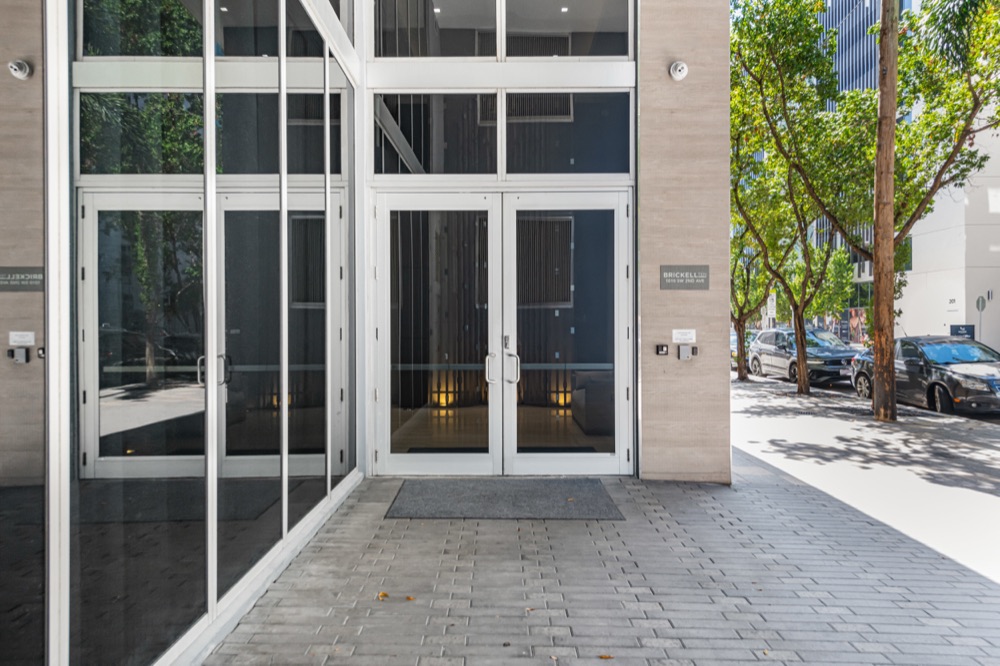 1010 sw 2nd ave 1608, photograph 3