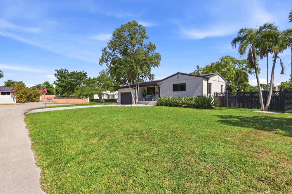 6321 sw 21st st, photograph 3