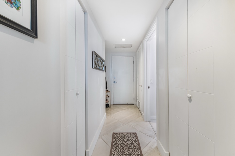 1010 sw 2nd ave 1608, photograph 5