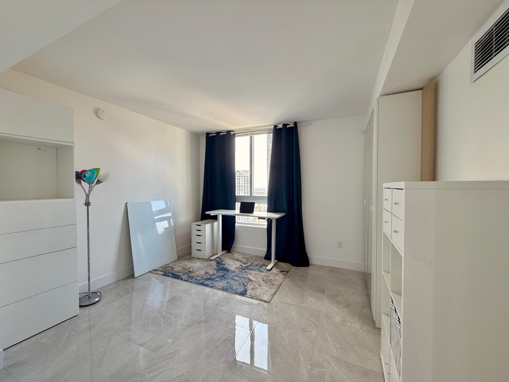 90 sw 3rd st 3306, photograph 8