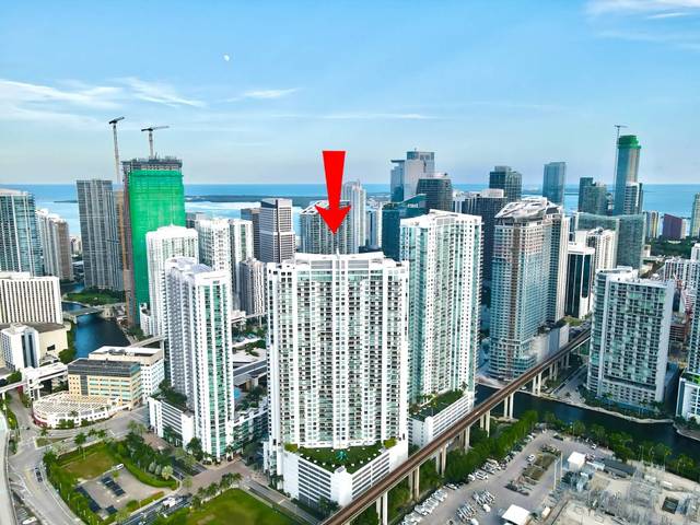 90 sw 3rd st 3306, photograph 13