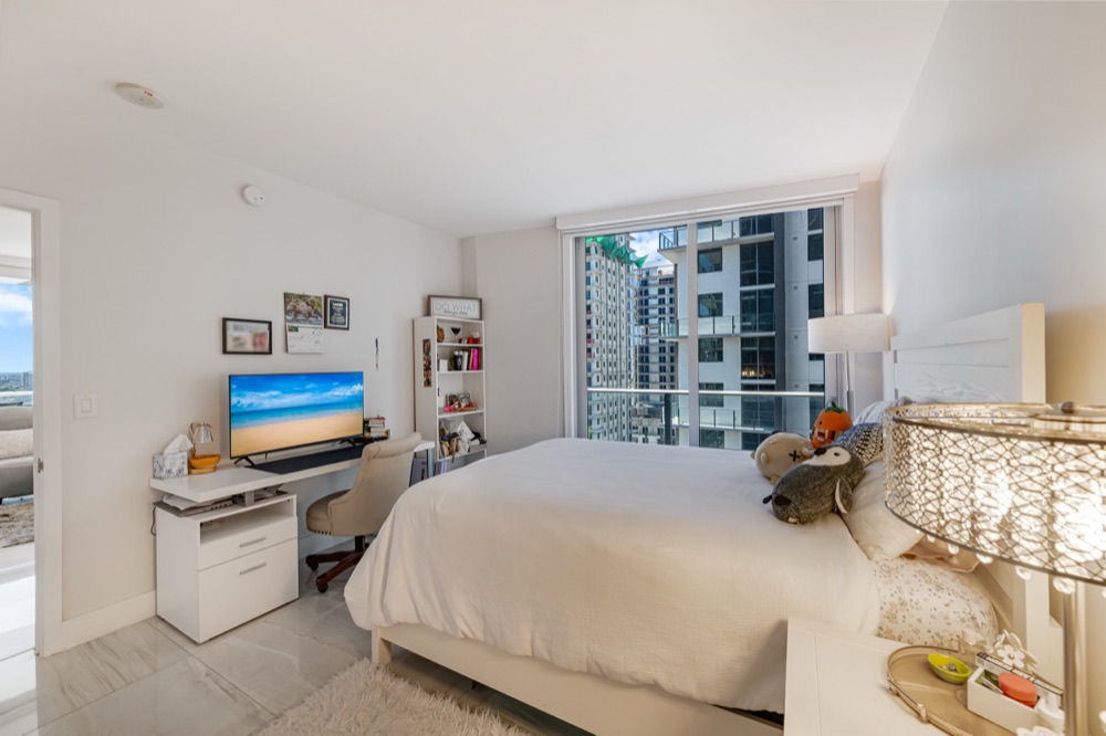1010 sw 2nd ave 1608, photograph 15